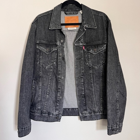 Levi’s Black Denim Oversized Jacket Size Medium - Picture 1 of 8